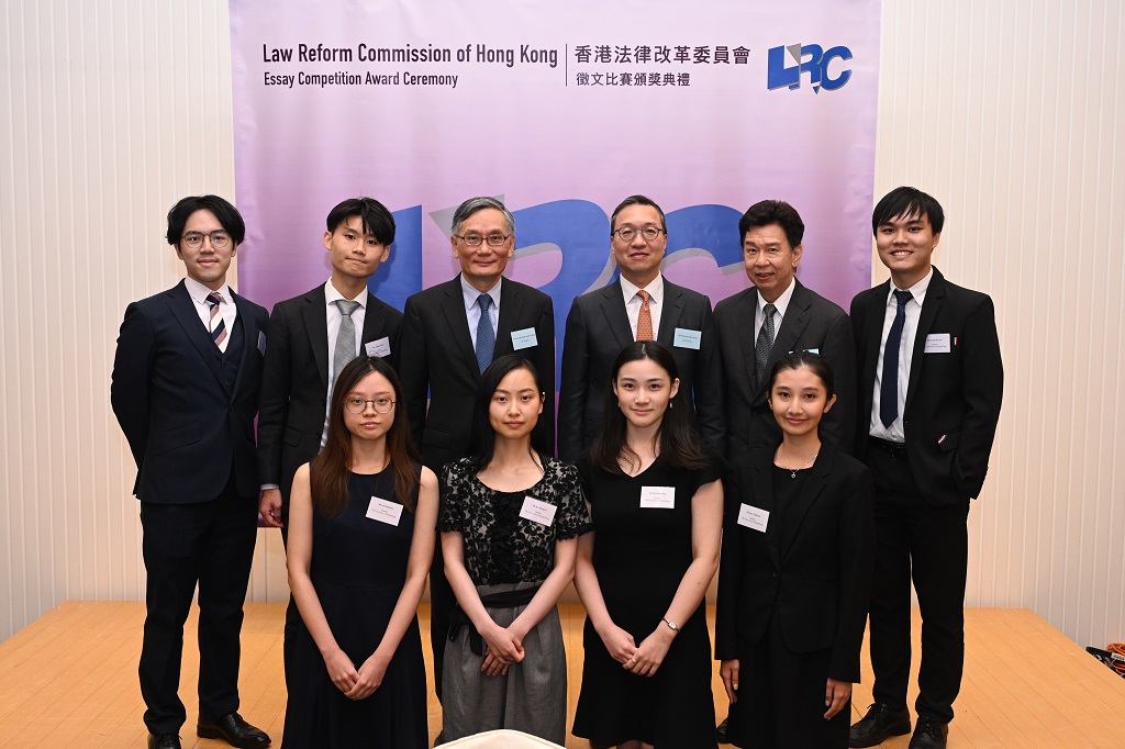 林定国资深大律师、终审法院首席法官张举能、熊运信先生(法改会成员及评审团代表)及各得奖者